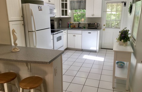 Mashpee House | 4 BR Modern Home,5-Star Reviews, Walk2 Priv Beach, Shops, Dining, Mini-Golf