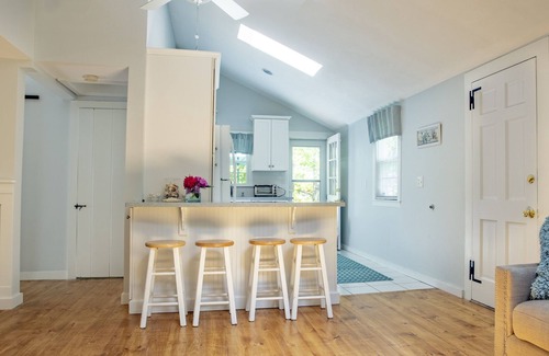 Mashpee House | 4 BR Modern Home,5-Star Reviews, Walk2 Priv Beach, Shops, Dining, Mini-Golf