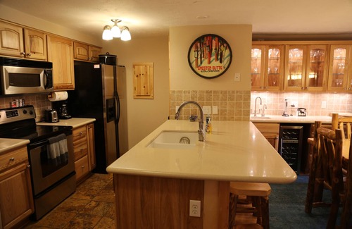 Crested Butte Condo | 4 BR Mountain Side Condo with Heated Pool and Hot Tub! Sleeps 9