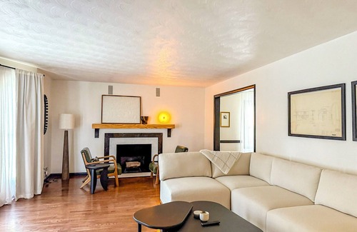Lawrence House | 4 Bunks 3 Kings 1 Queen: Premium Spacious Home -Pinball-15m DT