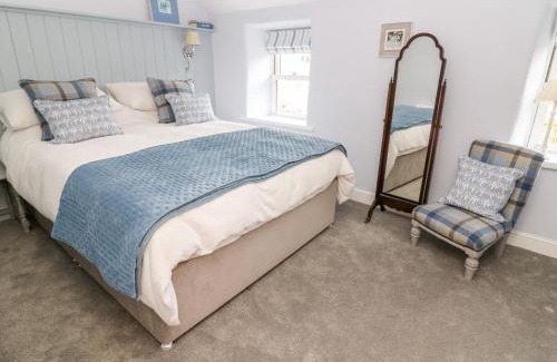 Barnoldswick House | 4 Castle View