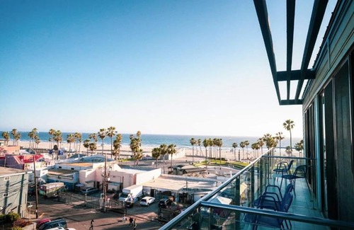 Venice Hotel | 4 Charming Venice Beach Rooms w/Balcony | Free Breakfast | Rooftop