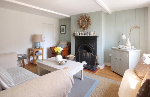 Docking House | 4 Church Terrace - Two Bedroom House, Sleeps 4