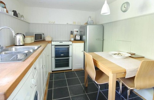 Docking House | 4 Church Terrace - Two Bedroom House, Sleeps 4