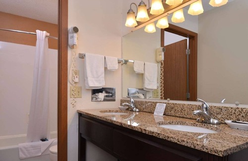 Atlantic Hotel | 4 Comfortable Rooms w/Kitchenette and BBQ Grill, Perfect for Business Travelers
