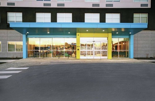 Portland House | 4 Comfortable Rooms w/Free Shuttle, Hot Breakfast & Pool Table