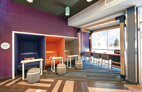 Portland House | 4 Comfortable Rooms w/Free Shuttle, Hot Breakfast & Pool Table