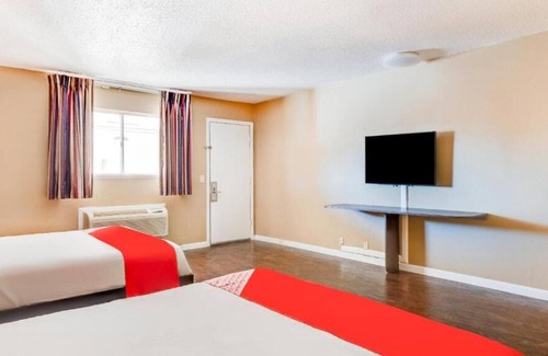 Elk City House | 4 Comfortable Units Close to Ackley Park, National Route 66 Museum, Free Parking