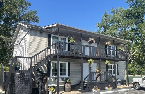 Clay City Hotel | ~4~ Cost Effective Inn by the Red River Gorge