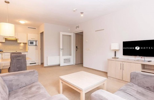 Kamperland Hotel | 4 Family Friendly Units | Pool & Spa Access | Near Theme Parks & Beach