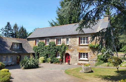 Saint-Nicolas-du-Pelem House | 4 Houses with heated pool & WIFI, Kermarch village sleeps 28 .Max 18 adults