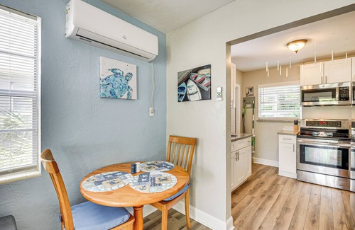 Walkers Holly Hill Cottage | 4 Mi to Daytona Boardwalk & Beaches: Cute Cottage