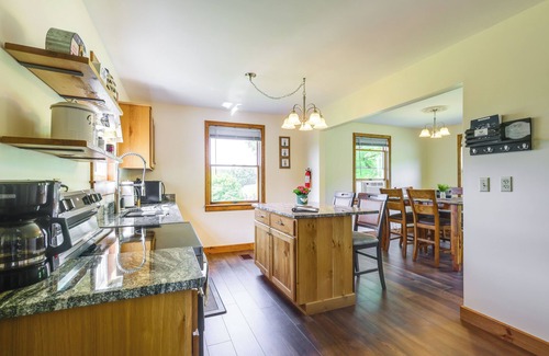 Granville House | 4 Mi to Dtwn Granville: Family Home w/Deck!