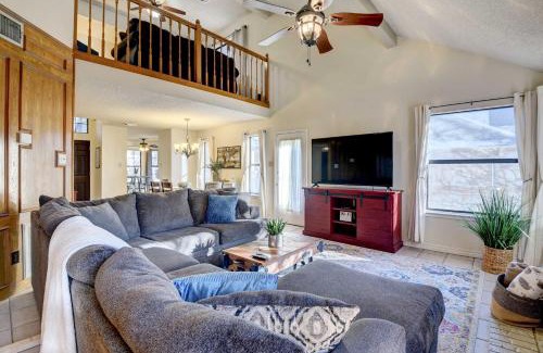 South Arlington House | 4 Mi to Joe Pool Lake Home in Grand Prairie