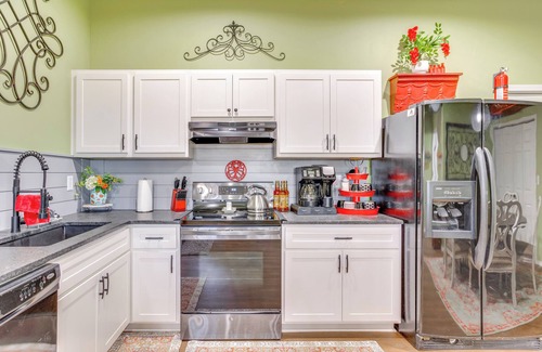 Guthrie House | 4 Mi to Lazy E Arena: Horse Lover's Haven w/Grill