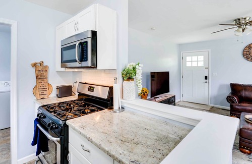 Mitchell Cottage | 4 Mi to Michigan Stadium: Cozy Home w/Fire Pit!