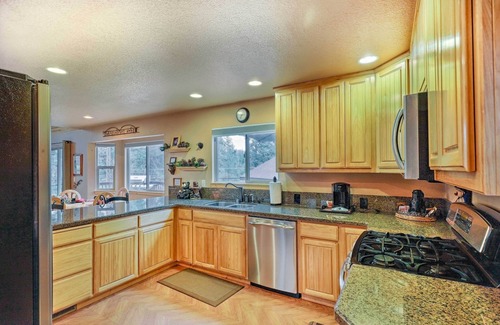 Hathaway Pines House | 4 Mi to Pine Lake: Hathaway Pines Cabin w/Deck