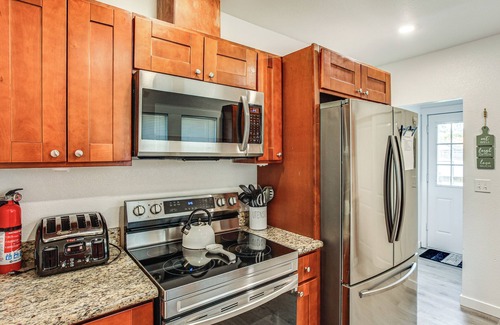 South Tacoma House | 4 Mi to Several Museums: Quaint Tacoma Home