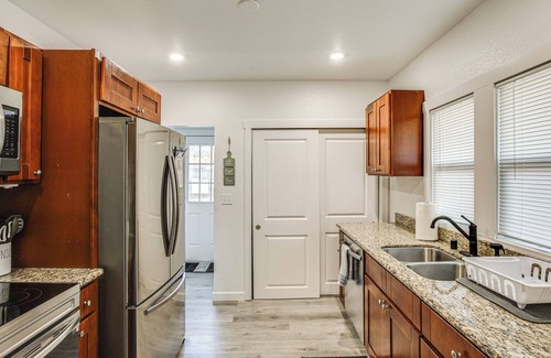 South Tacoma House | 4 Mi to Several Museums: Quaint Tacoma Home