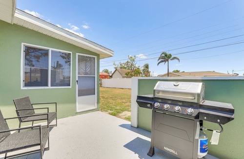 Venice Gardens House | 4 Mi to Venice Beach: Home w/Patio & Yard