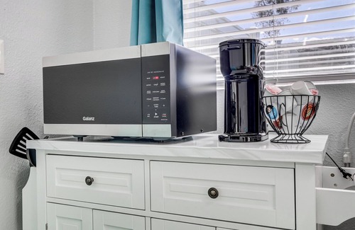 Chinatown House | 4 miles away to Strip Cozy Private guest house Private Big Yard with Wi-Fi, AC