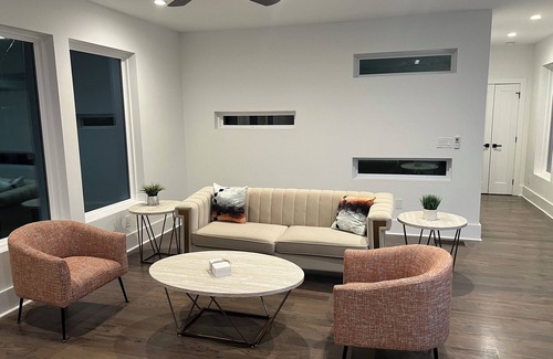 Jefferson Park House | 4 miles to ATL Airport… The Moderni Abeti…awaits. Brand New 3level home.