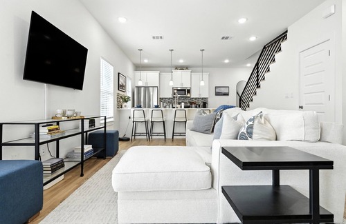 Montopolis House | 4 Min to Airport ⛳ Putting Green ✔️ 3BR Heavenly Beds ❤️ Pet & Family Friendly