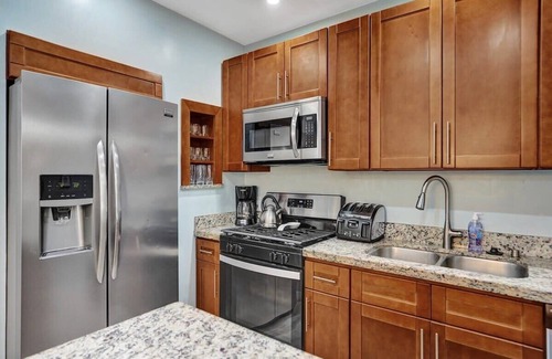 Lauderdale Beach House | 4 Minute Walk to the Beach
