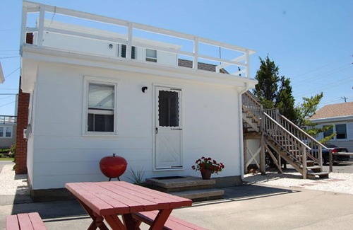 North Beach Haven Cottage | 4-minute walk to beach, Cute Cape Cod in Beach Block Full Refunds/cancellations