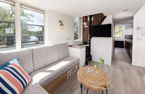 Westerhoven House | 4 Person Floating House