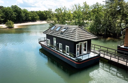 Westerhoven House | 4 Person Floating House