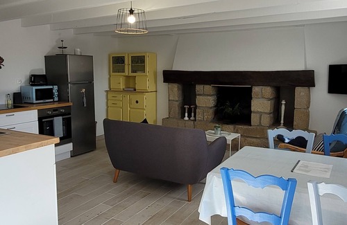 Plomodiern Cottage | 4-person gite, typical Breton farmhouse between sea and countryside