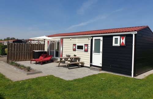 Serooskerke House | 4 person chalet on family park in Veere