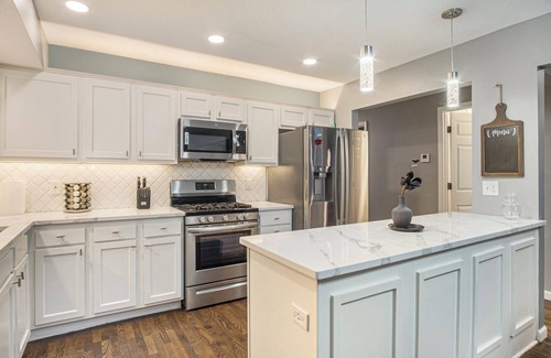 Omaha House | 4 Private Bedrooms, 3 Full Baths, Beutiful Chefs Kitchen, Yard, EV Charger