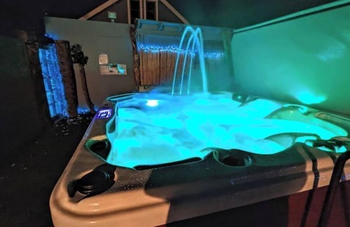 Carson City House | #4-Private Hot Tub*Near Tahoe, Reno & Airport*Free parking*Free fast Wifi*PetsOK