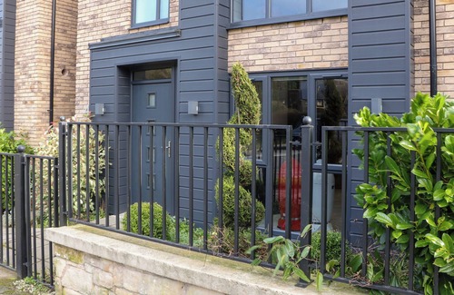 Skegby House | 4 ROCKCLIFFE GRANGE, pet friendly, with hot tub in Mansfield