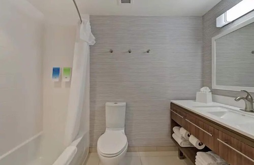West Palm Beach House | 4 Spacious Suites, Next to Outlets w/Fitness & Laundry Facility
