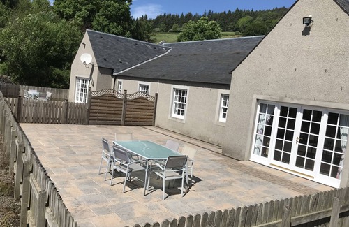 Perth Cottage | 4 star accommodation offering a rural retreat 2 miles from Perth. Pets Welcome