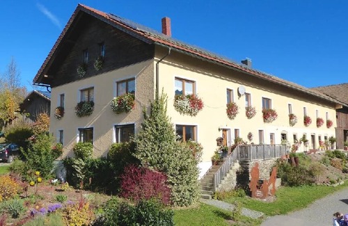 Stadlern Apartment | 4-Sterne-Ferienwohnung im Erdgeschoss mit neu angelegter Terrasse