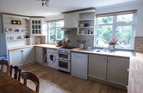 Bembridge Apartment | 4 THE NAB HOUSE, family friendly, luxury holiday cottage in Bembridge