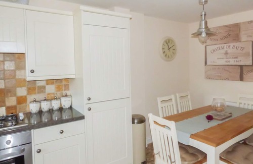 Freshwater Cottage | 4 THE OLD SMITHY, family friendly, with a garden in Freshwater