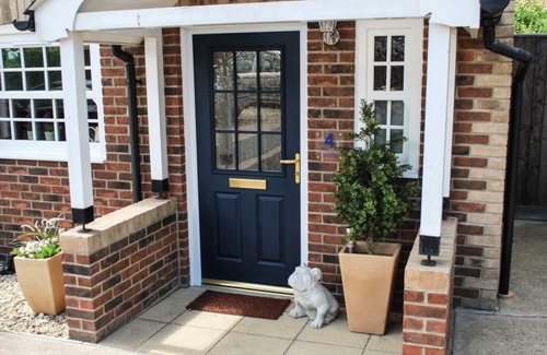 Freshwater Cottage | 4 THE OLD SMITHY, family friendly, with a garden in Freshwater