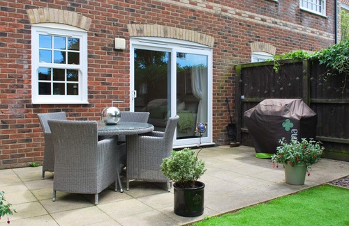Freshwater Cottage | 4 THE OLD SMITHY, family friendly, with a garden in Freshwater