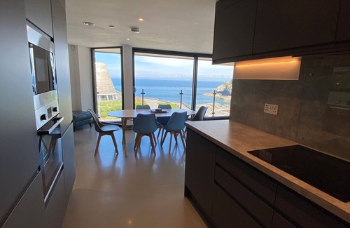 Hele Apartment | 4 The View Ilfracombe seafront (3 beds)