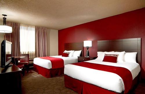 Laughlin Hotel | 4 x Sedona Pool View Queen Non Smoking Room at Edgewater Casino Resort