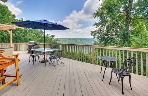 Dan River House | 40-Acre Ararat Escape: On-Site Trails & Mtn Views!
