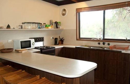 Aireys Inlet House | 40 Airey's Street - Walk To The Beach & Coffee Shops