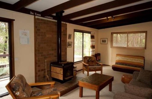 Aireys Inlet House | 40 Airey's Street - Walk To The Beach & Coffee Shops