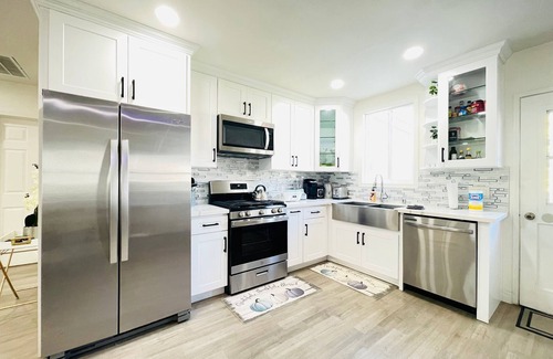 Monrovia House | 40% OFF 5B/3B 2 Master Bedrooms Close Pasadena, Rose Bowl, DTLA, Arcadia, etc