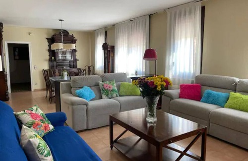 Sant Fost de Campsentelles House | 40m2 suite with two beds and private bathroom.